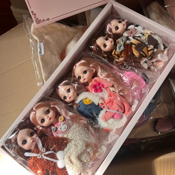 6 Mini Dolls Premium Collector Gift Set with Outfits + Box - Picture 1 of 5